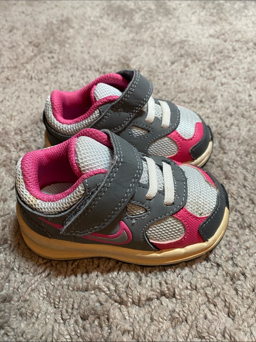 Nike Pillar TECH basketball Toddler Gray and Pink Velcro Sneakers size 4C